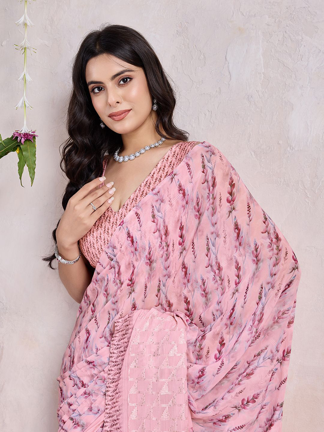 

Mitera Floral Printed Sequinned Saree, Peach