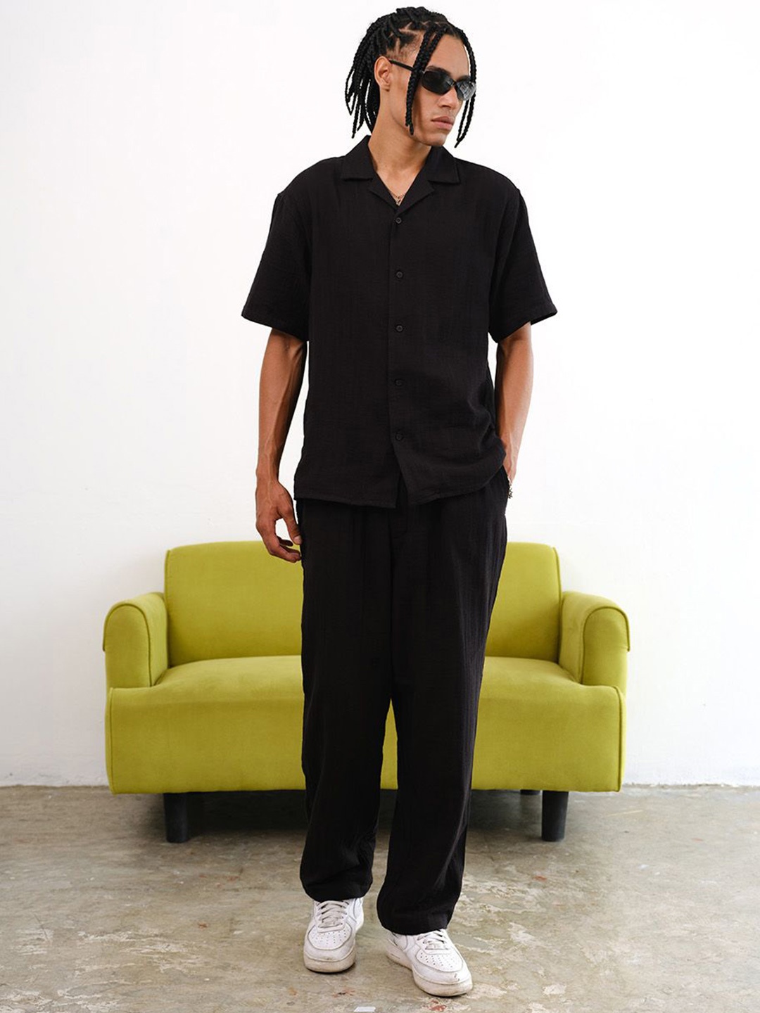 

Bonkers Corner Men Pure Cotton Mid-Rise Trousers, Black