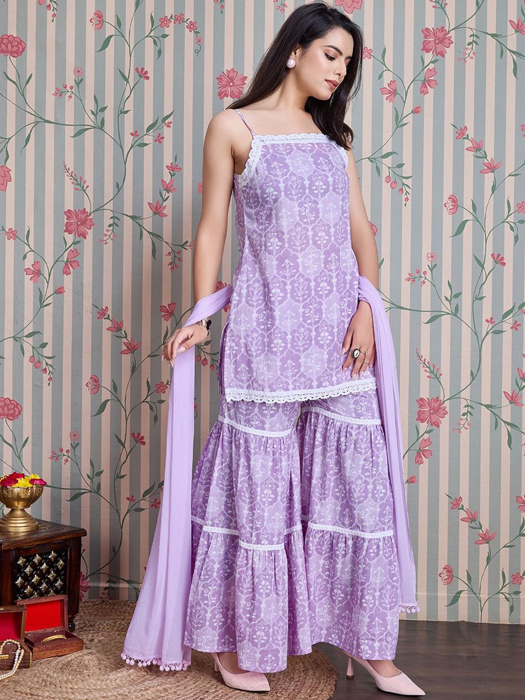 

Ode by House of Pataudi Floral Printed Pure Cotton Straight Kurti with Sharara & With, Purple