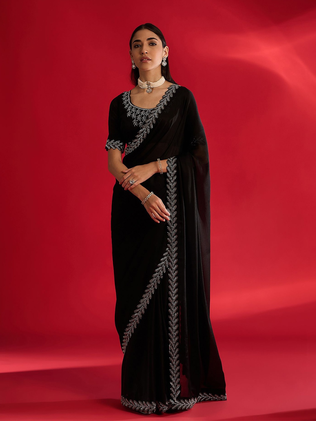

Sangria Embellished Saree With Blouse Piece, Black