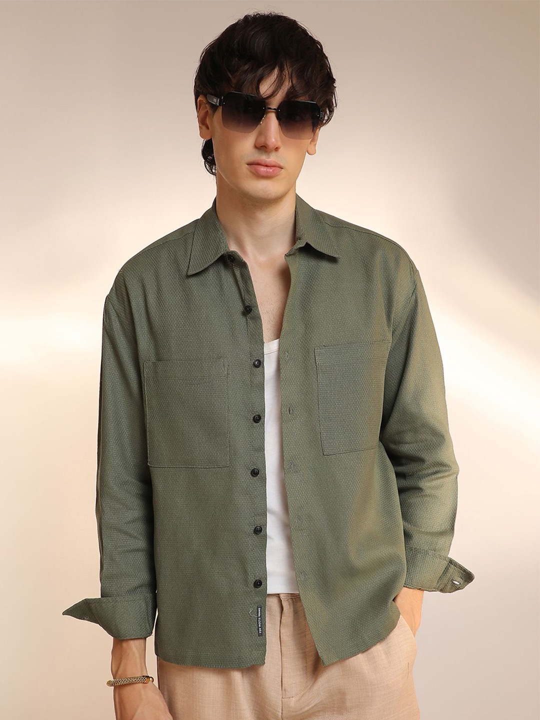 

Campus Sutra Men Comfort Spread Collar Textured Cotton Casual Shirt, Green