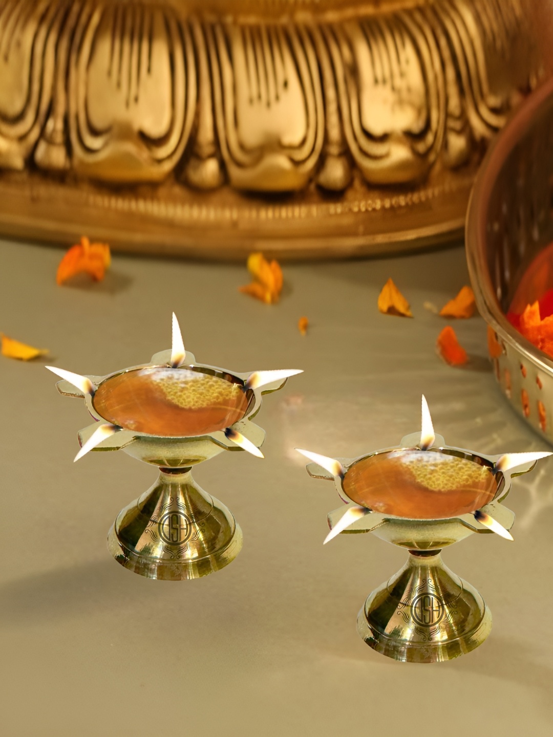 

DSH Crafting Your Curiosity Gold Toned 2 Pieces Poona Shaped Brass Diyas