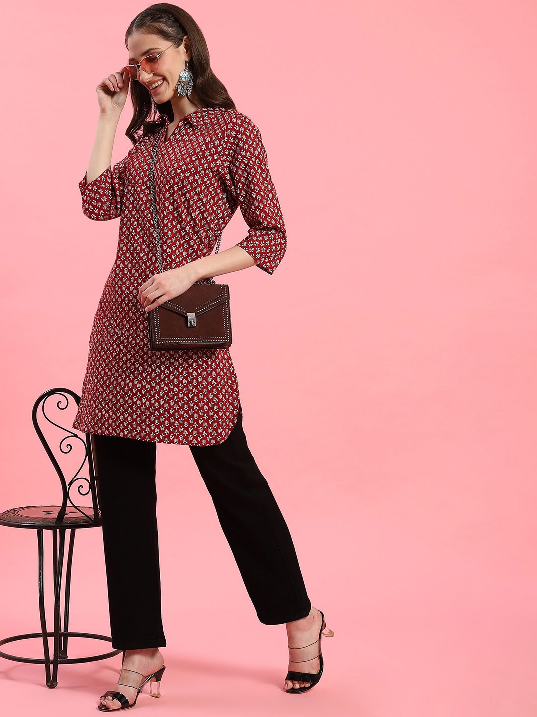 

Shree Floral Printed Straight Shirt Collar Kurta, Maroon