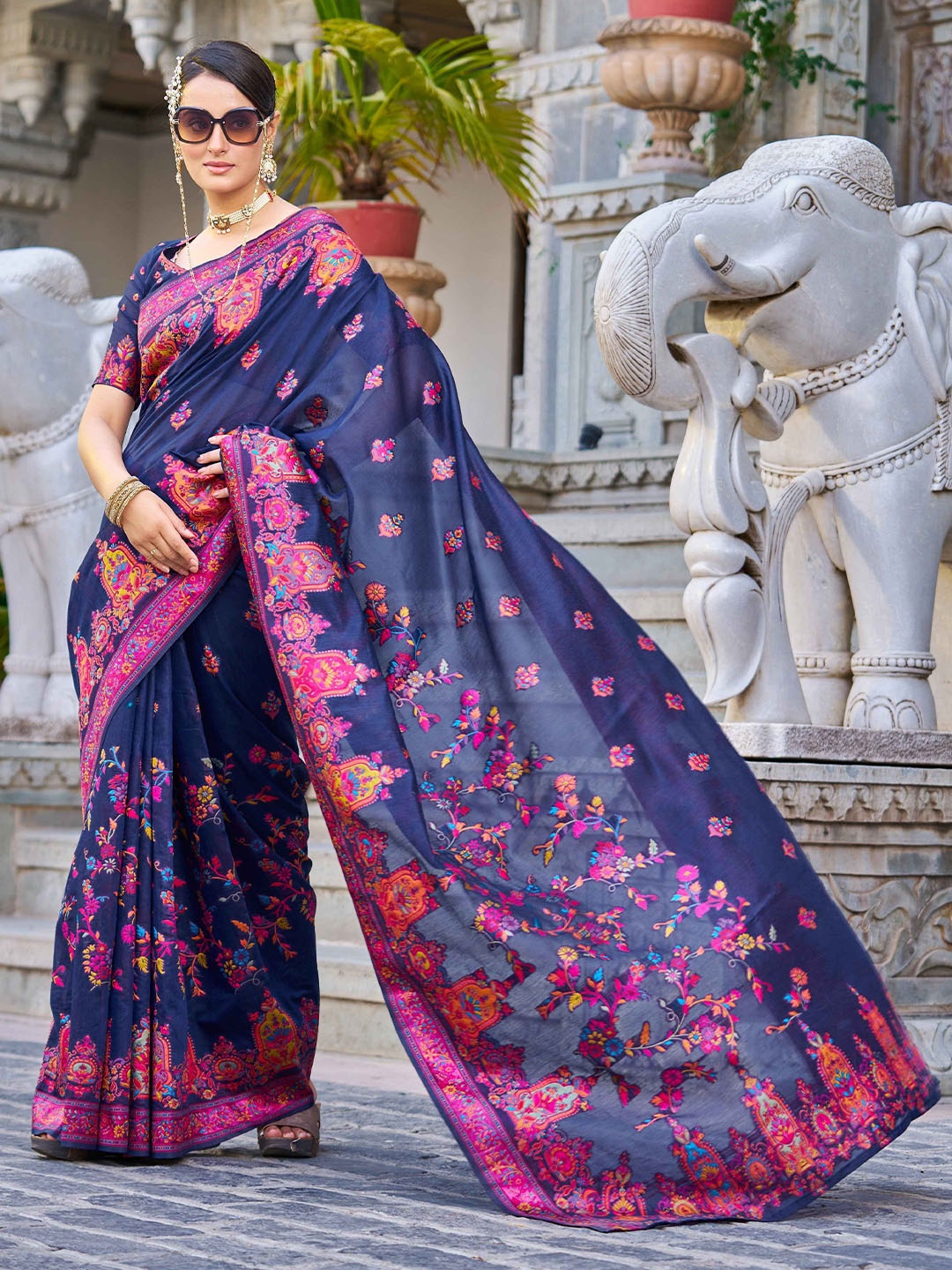 

Krimmple Woven Design Saree, Blue