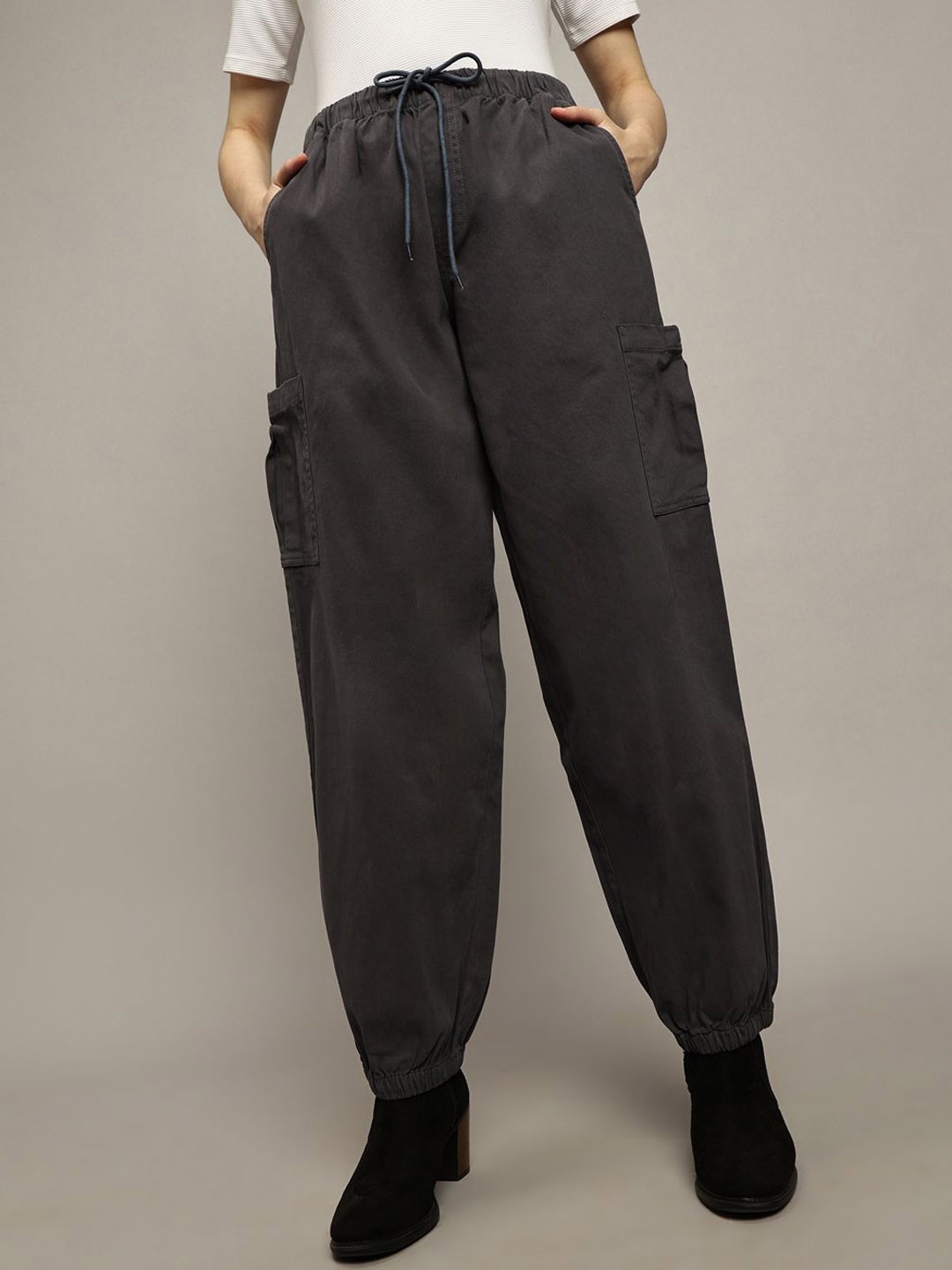 

Roadster Women Cargo Trousers, Grey
