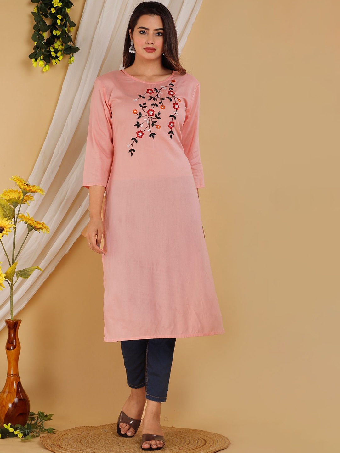 

Mehsoos Floral Embroidered Round Neck Thread Work Straight Kurta, Peach