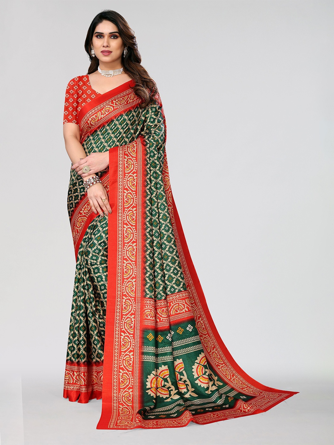 

VIRICA Ethnic Motifs Printed Saree, Green