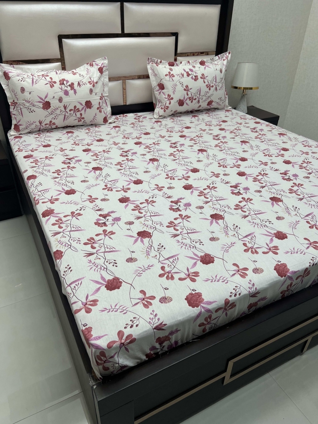 

Pure Decor White & Pink Floral 350 TC Cotton King Bedsheet with 2 Pillow Covers