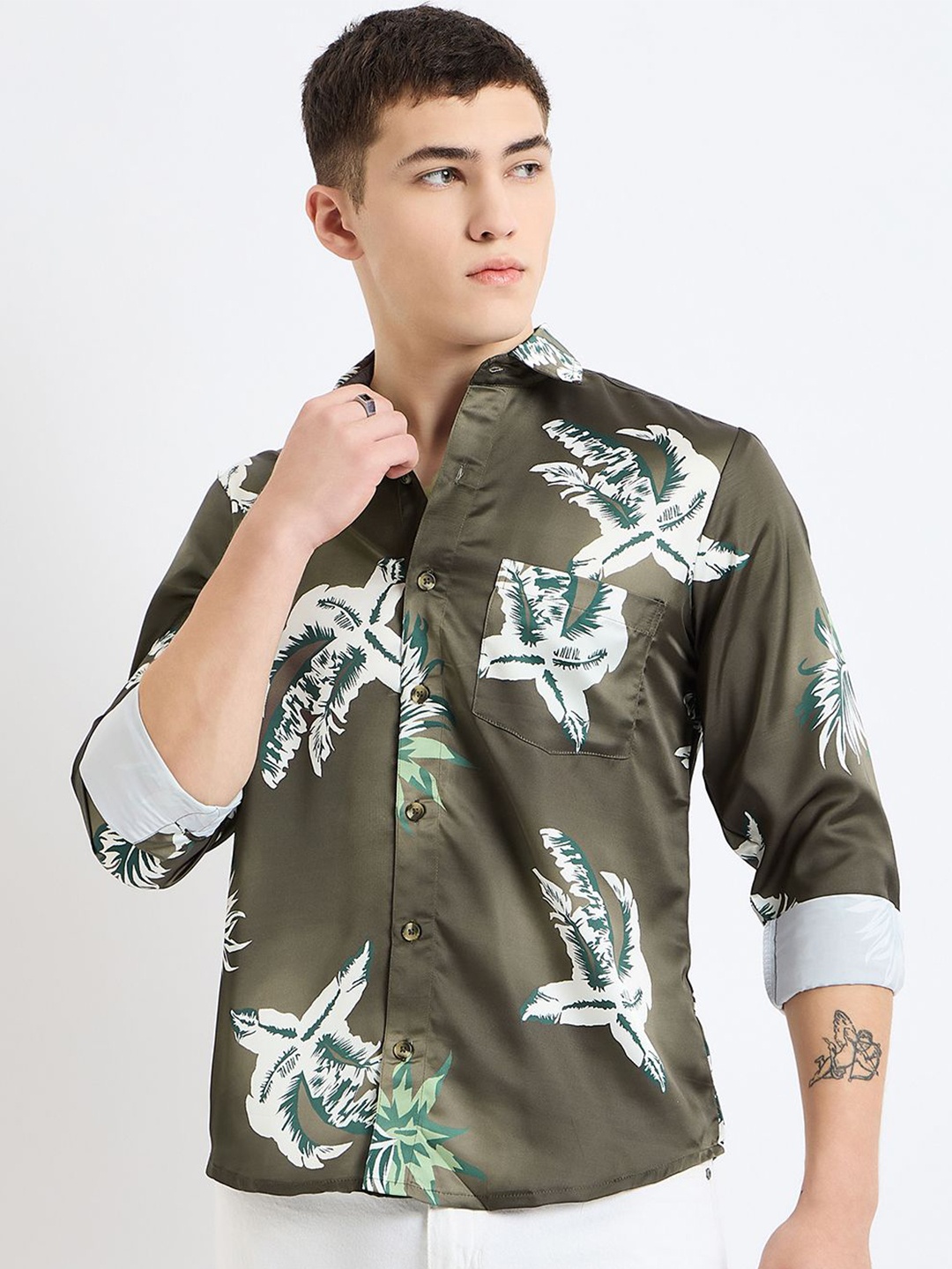 

Modeve Men Spread Collar Floral Printed Casual Shirt, Green