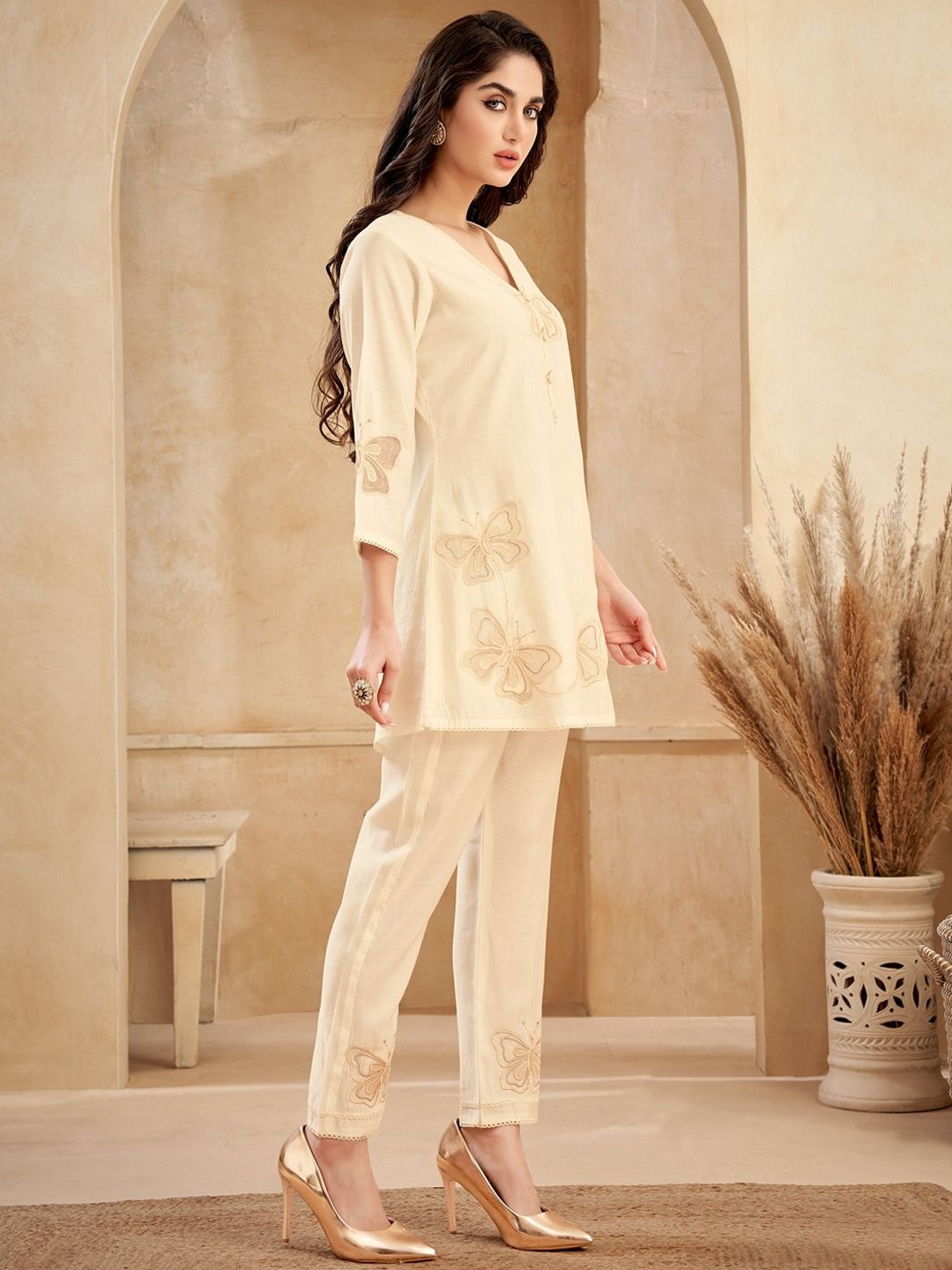 

FABMORA Butterfly Embroidered V-Neck Tunic & Trouser, Off white