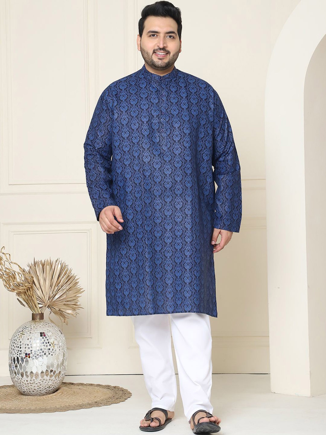 

SOJANYA PLUS Ethnic Motifs Band Collar Straight Kurta With Pyjamas, Navy blue