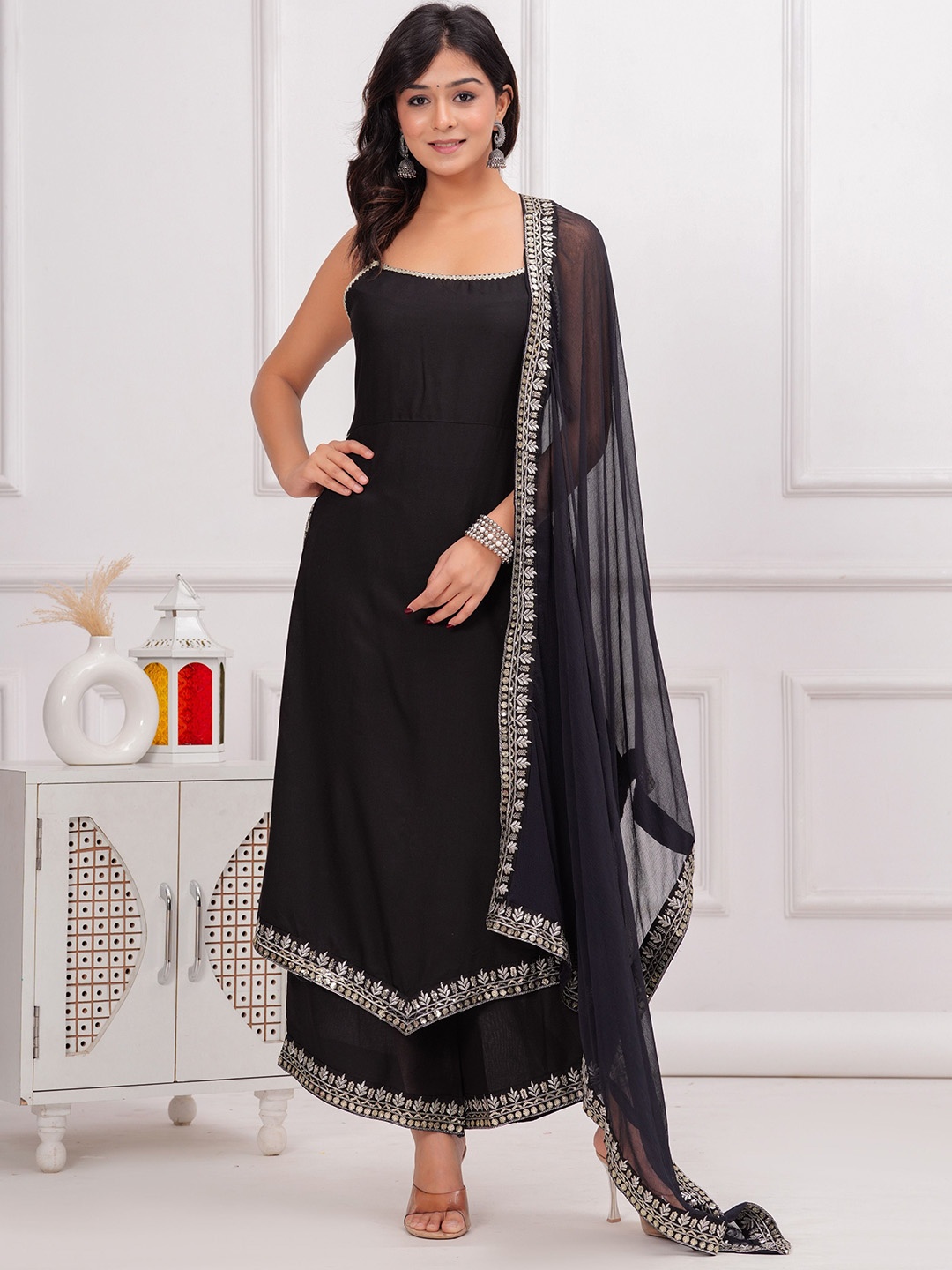 

POSHART FASHION AS UNIQUE AS YOU ARE Floral Printed Zari Kurta With Palazzos & Dupatta, Black