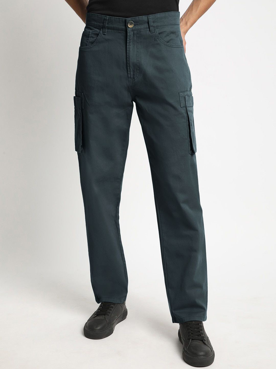 

The Roadster Lifestyle Co Men Pure Cotton Mid-Rise Straight-Fit Cargos Trousers, Grey
