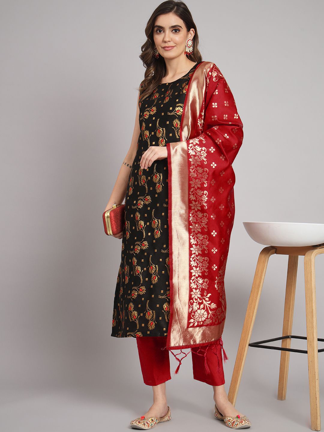 

VredeVogel Ethnic Motifs Woven Design Round Neck Zari Kurta With Trousers & Dupatta, Black