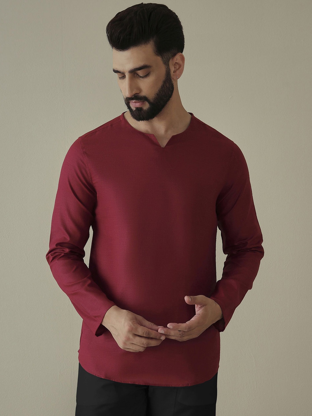 

Inddus Notch Neck Straight Short Kurta, Maroon