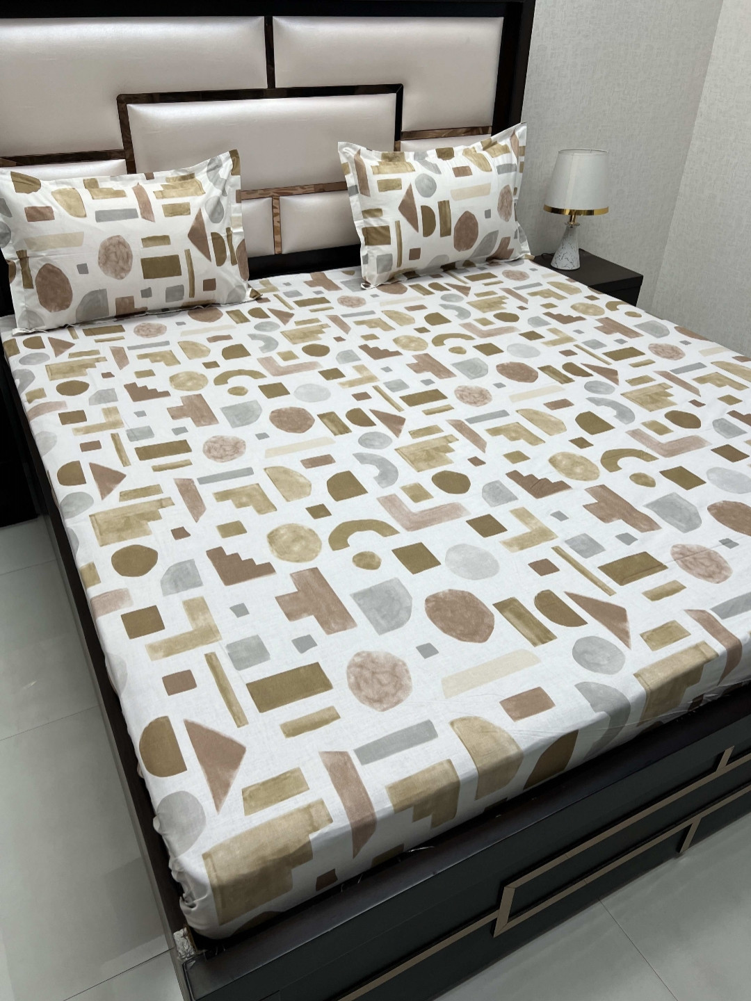 

Pure Decor White & Beige Geometric 300 TC King Bedsheet with 2 Pillow Covers