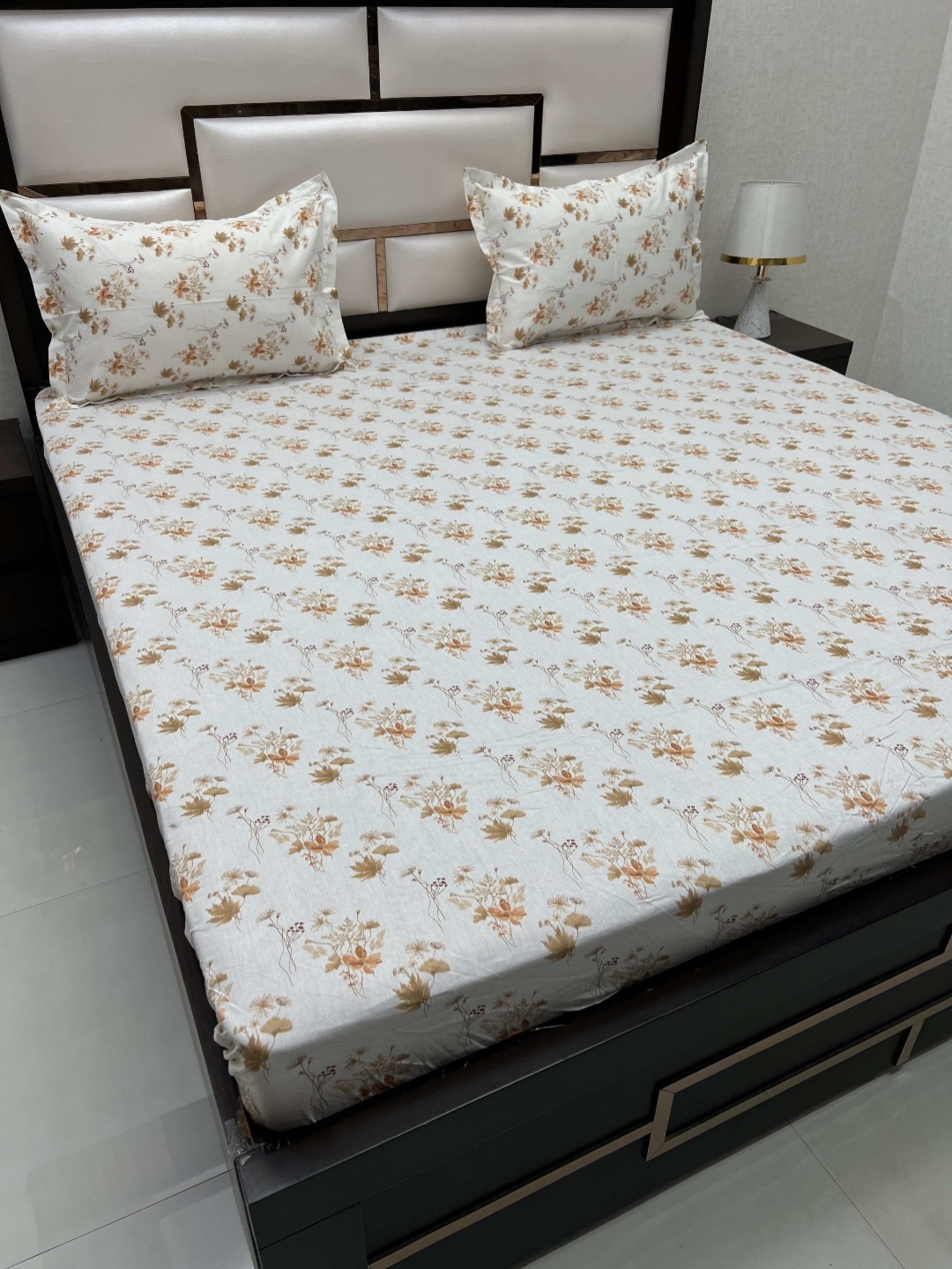 

Pure Decor Orange & White Floral 330 TC King Bedsheet with 2 Pillow Covers