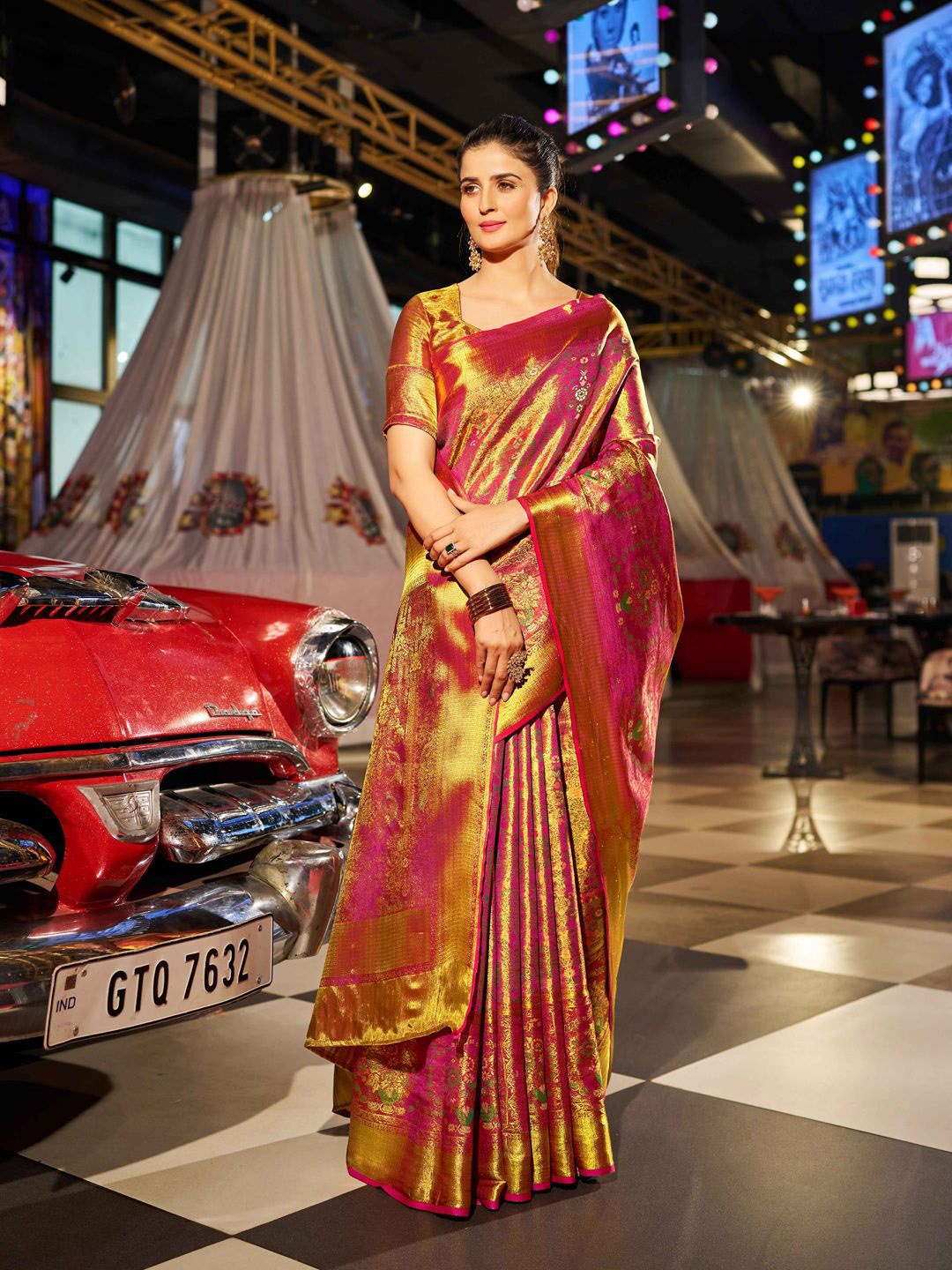 

Krimmple Woven Design Zari Saree, Pink