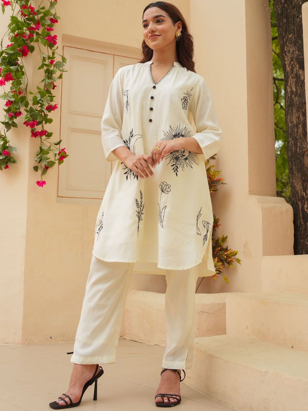 

FASHION DWAR Floral Embroidered Mandarin Collar Pure Silk Tunic & Trousers, Off white