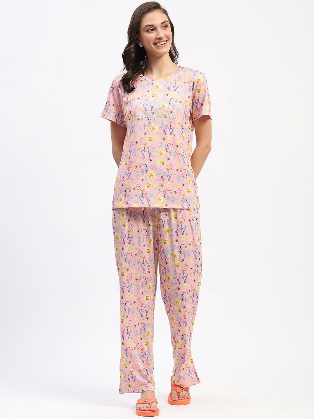 

MADAME M SECRET Women Floral Printed Night suit, Peach
