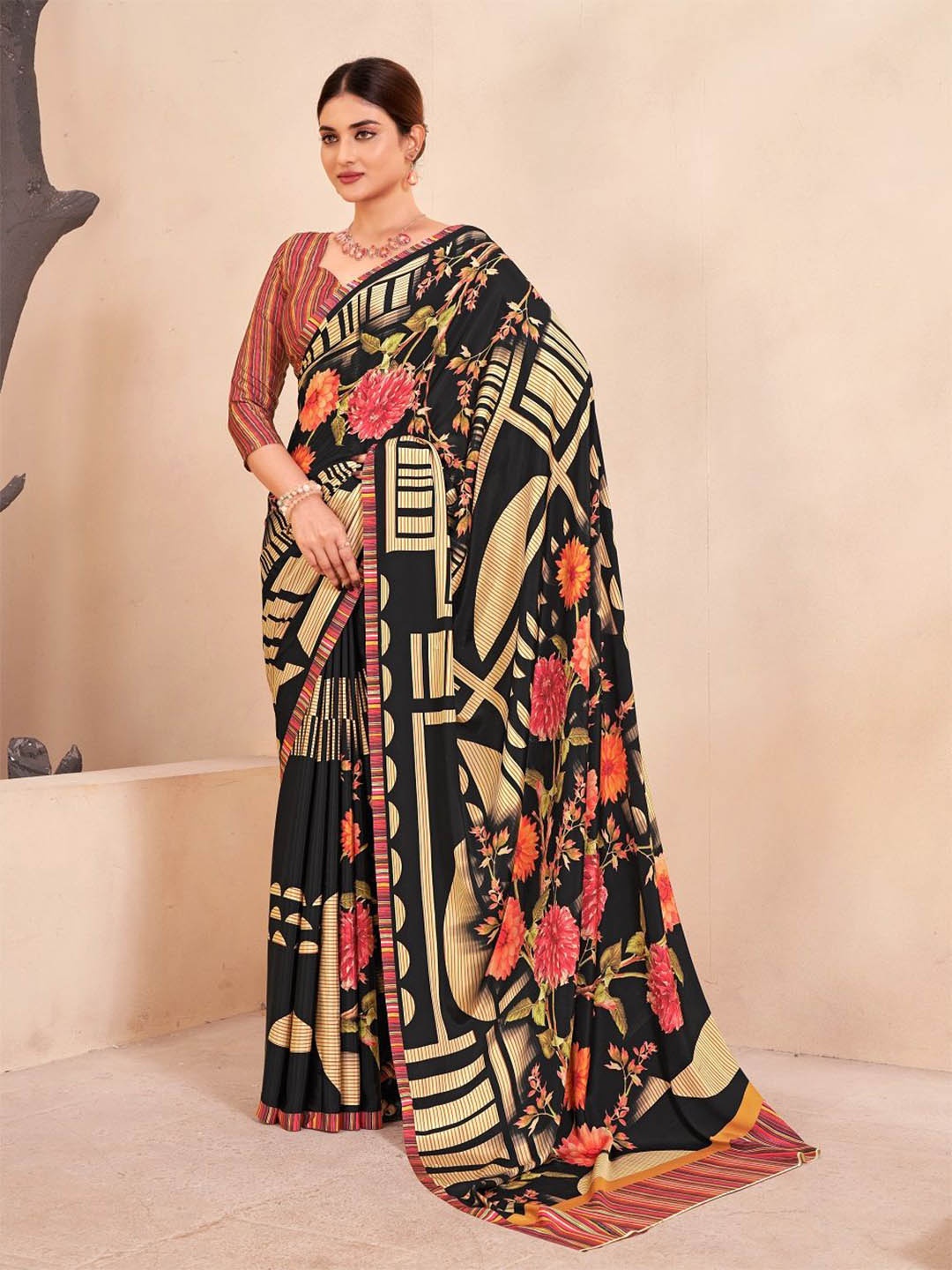 

JIVORA Floral Printed Saree, Black