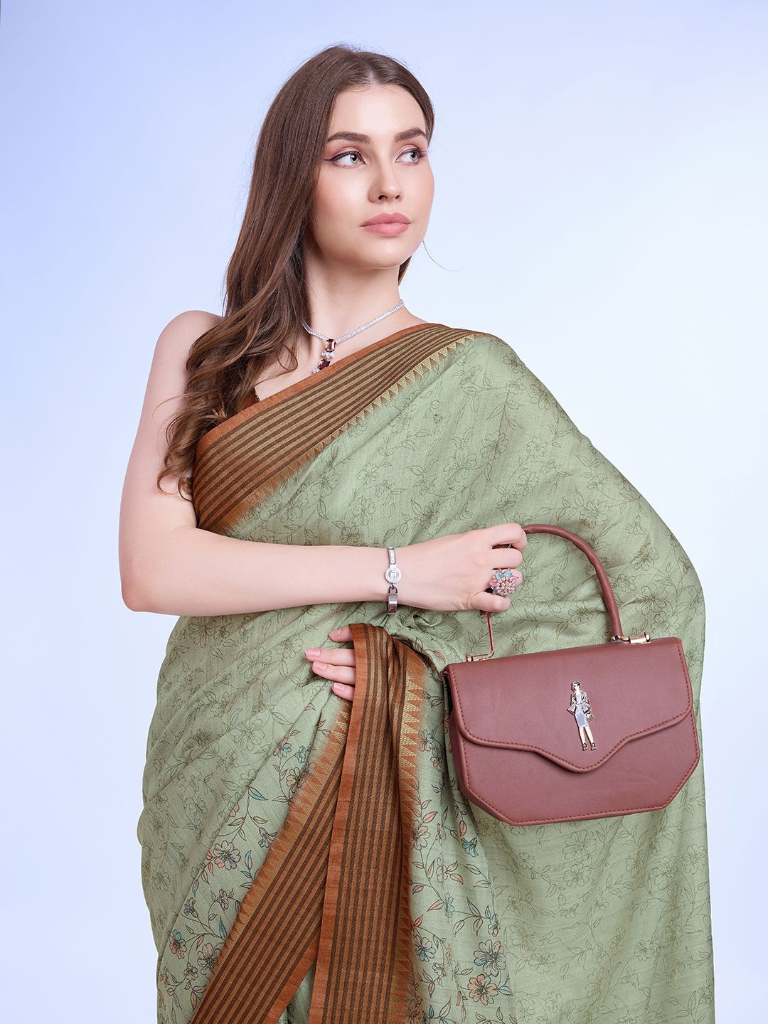 

all about you Floral Printed Saree With Blouse Piece, Green