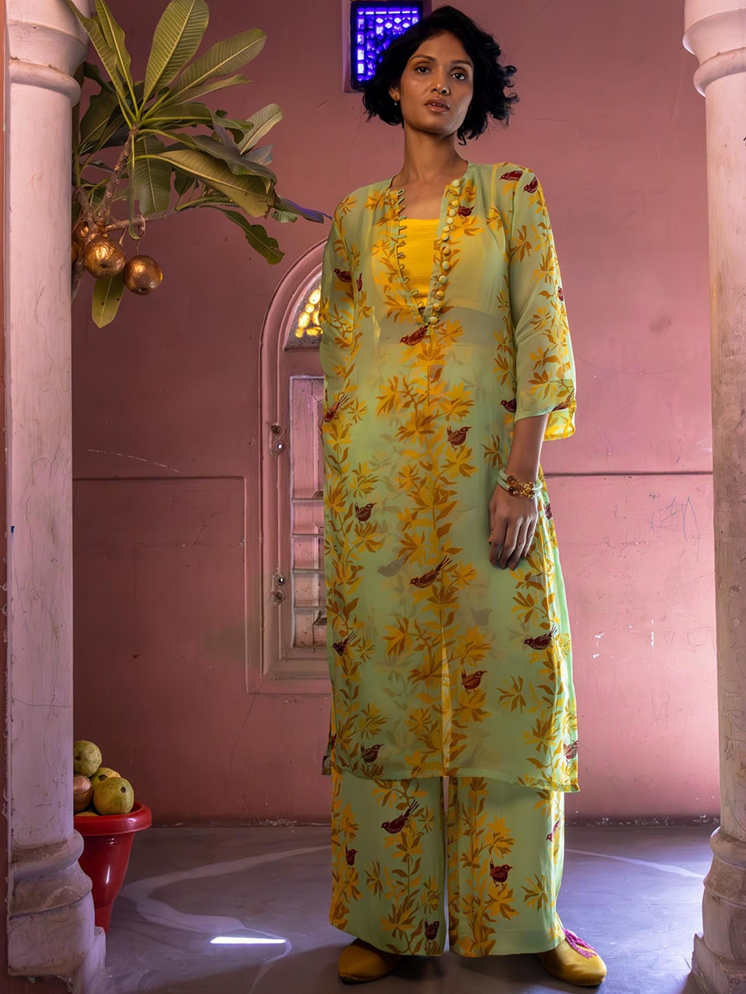 

AMROOD Floral Printed High Slit Straight Kurta with Palazzos, Green