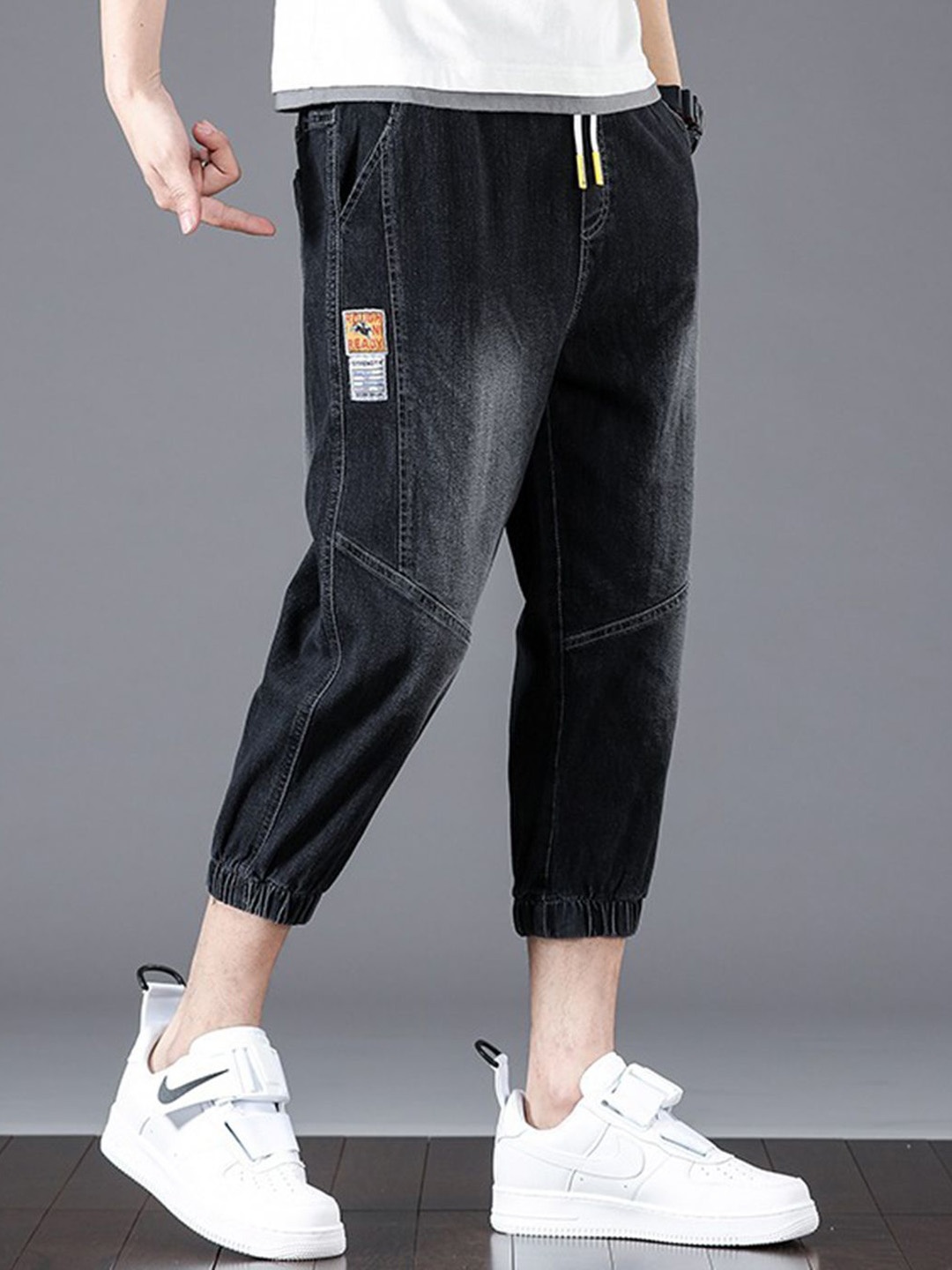 

HERE&NOW Men Jogger Slash Knee Mid-Rise Jeans, Black