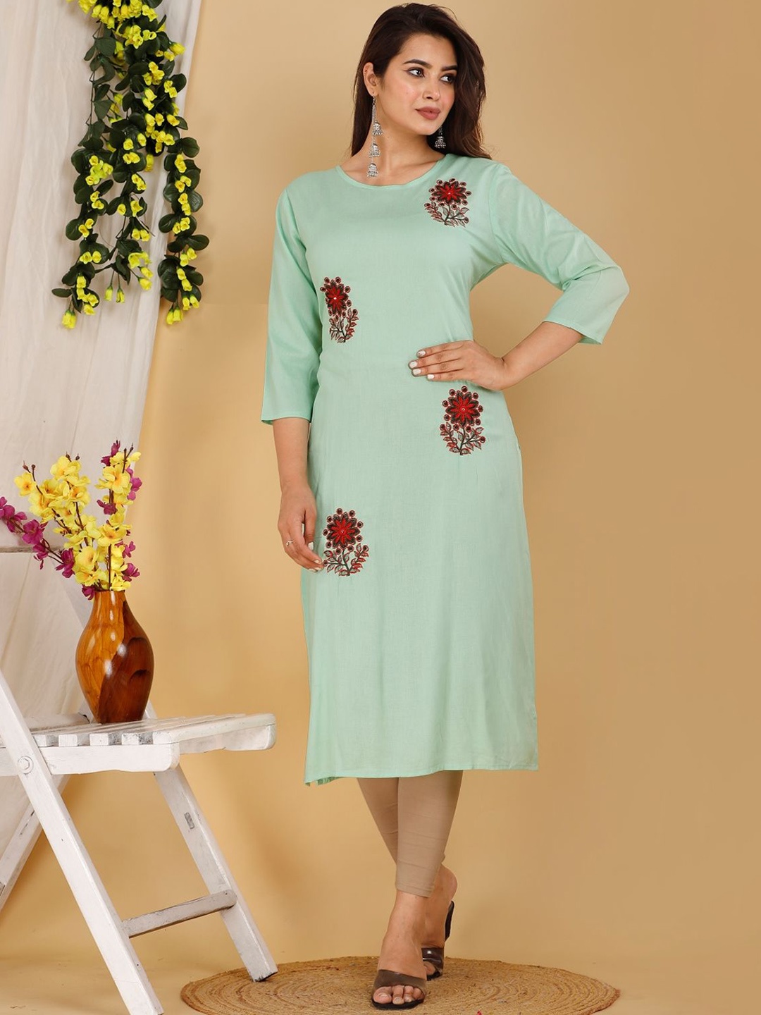 

Mehsoos Floral Embroidered Round Neck Thread Work Straight Kurta, Lime green
