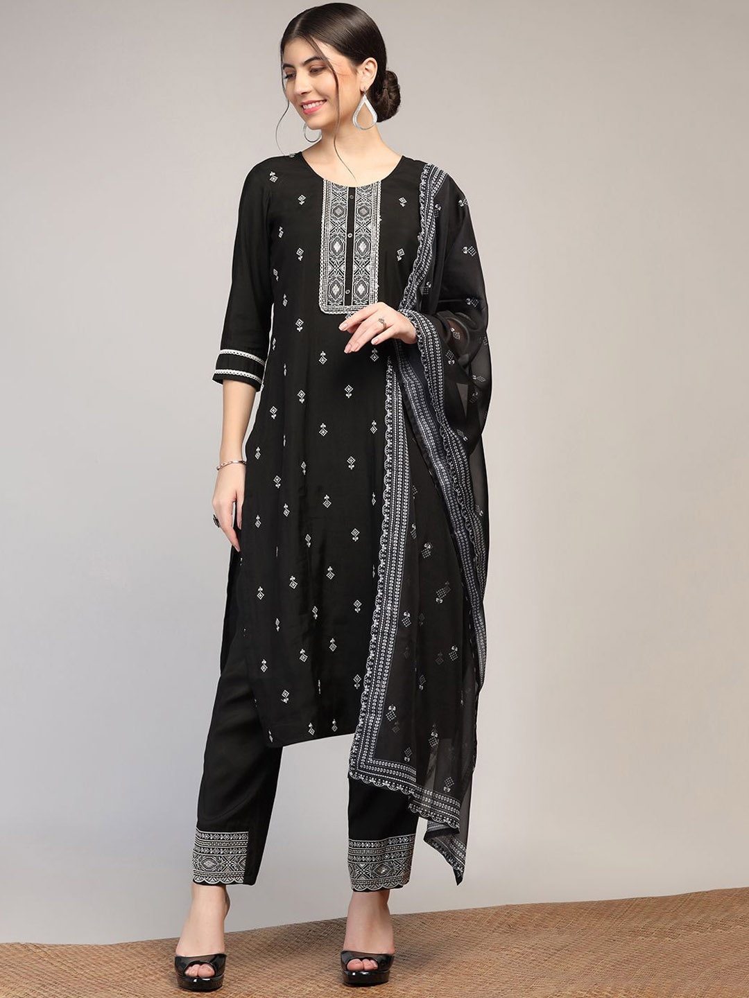 

BAESD Floral Embroidered Round Neck Straight Kurta with Trousers & Dupatta, Black