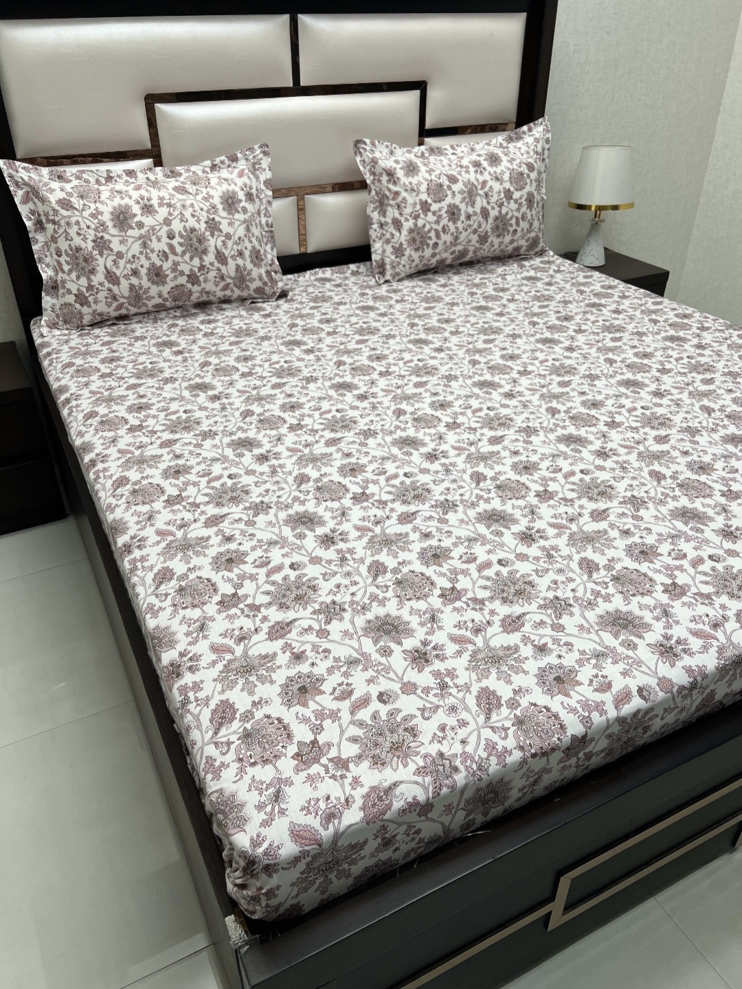 

Pure Decor Villa Maroon & White Printed 350 TC Cotton King Bedsheet with 2 Pillow Covers