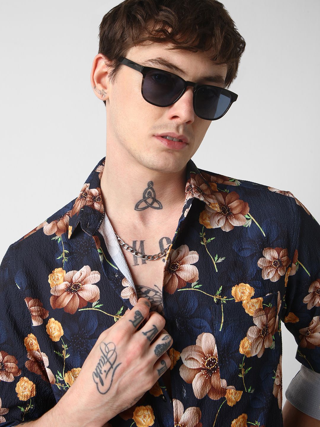 

VASTRADO Men Slim Fit Floral Printed Opaque Casual Shirt, Navy blue