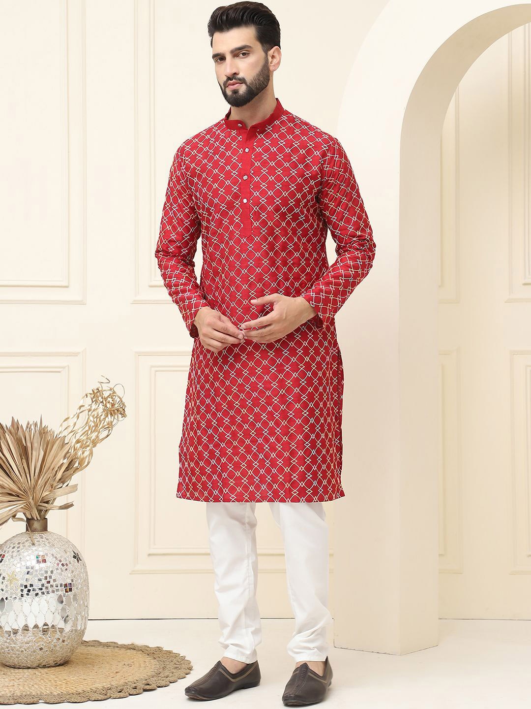 

SOJANYA Geometric Embroidered Regular Thread Work Cotton Silk Kurta With Pyjama, Maroon