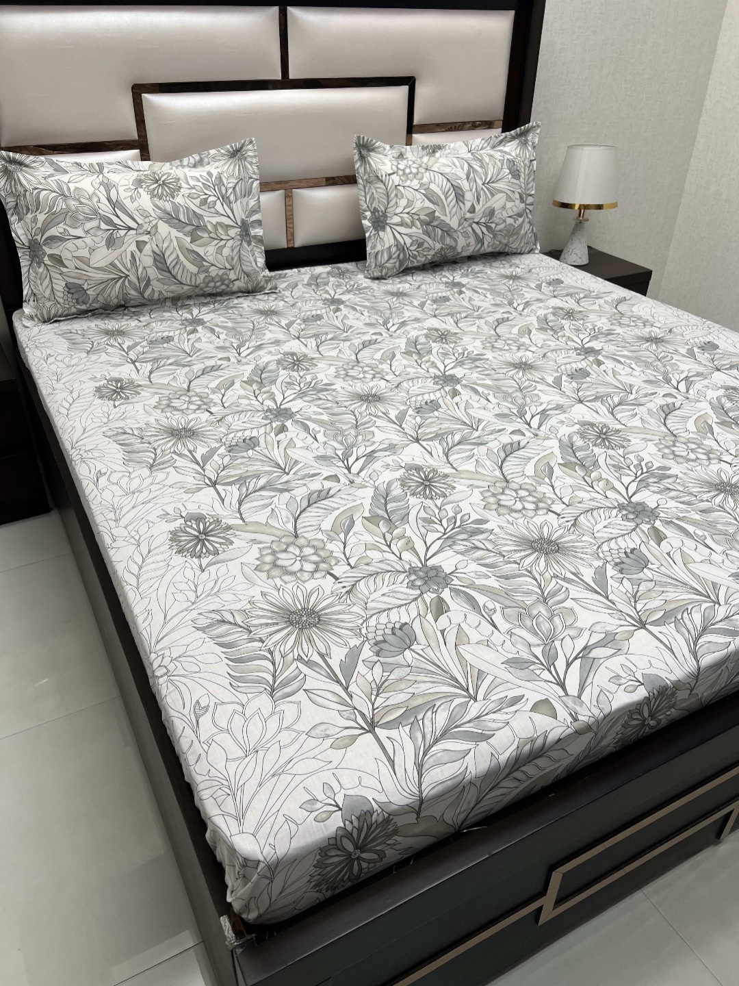 

Pure Decor Grey & White Floral 350 TC King Bedsheet with 2 Pillow Covers