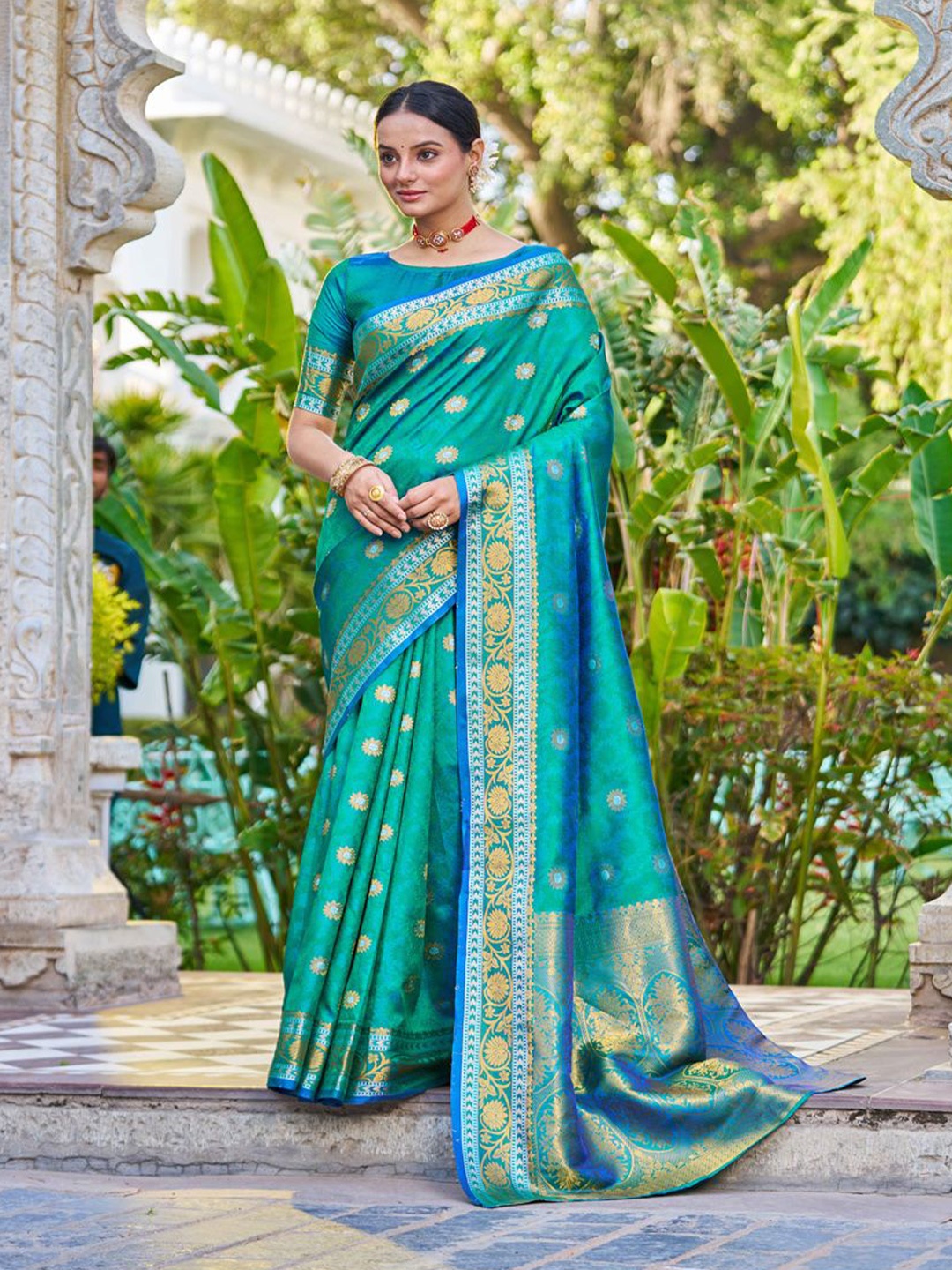 

Krimmple Woven Design Zari Saree, Green