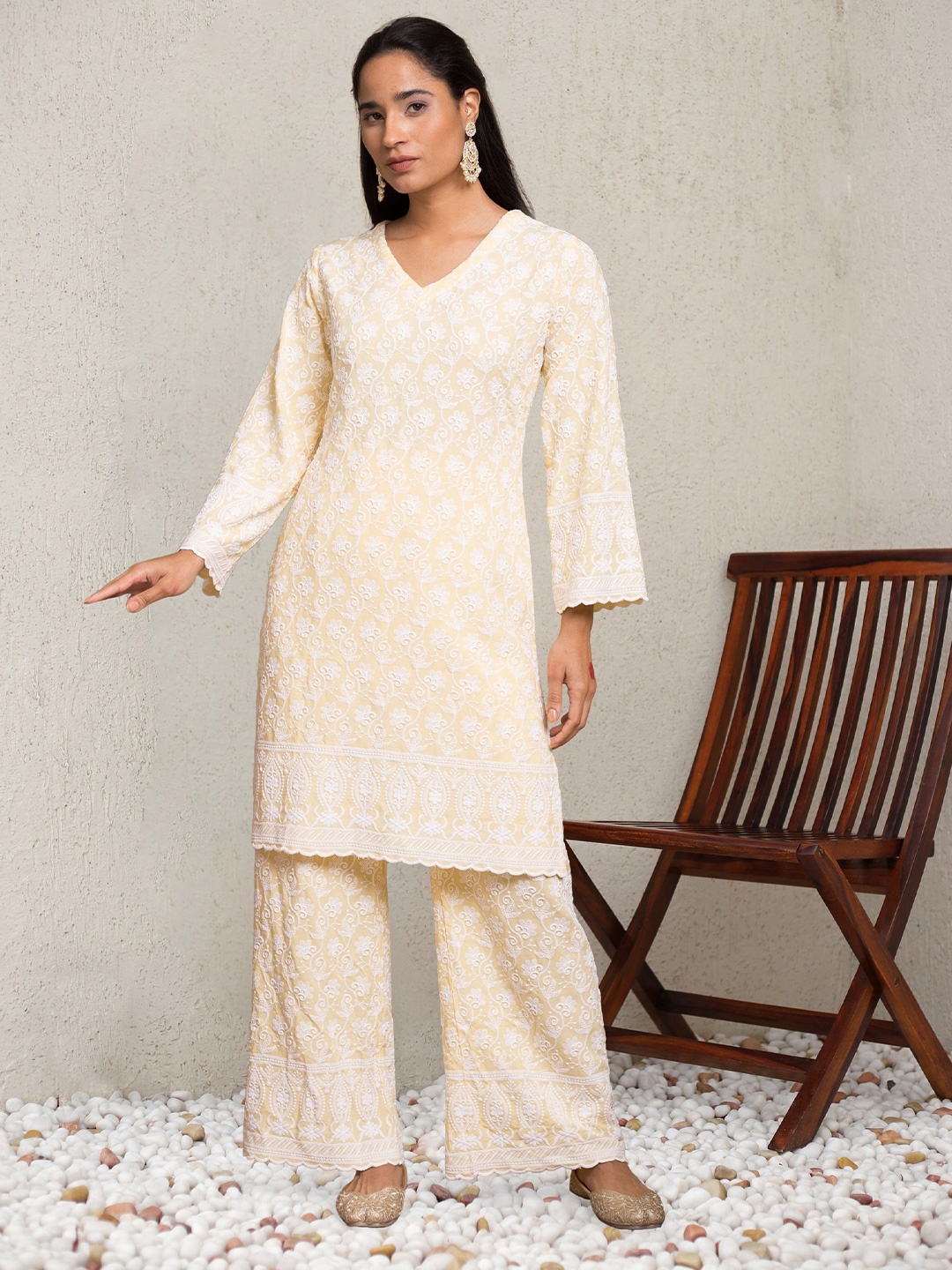 

HOUSE OF KARI Saba Floral Embroidered Chikankari Kurta with Trousers, Yellow