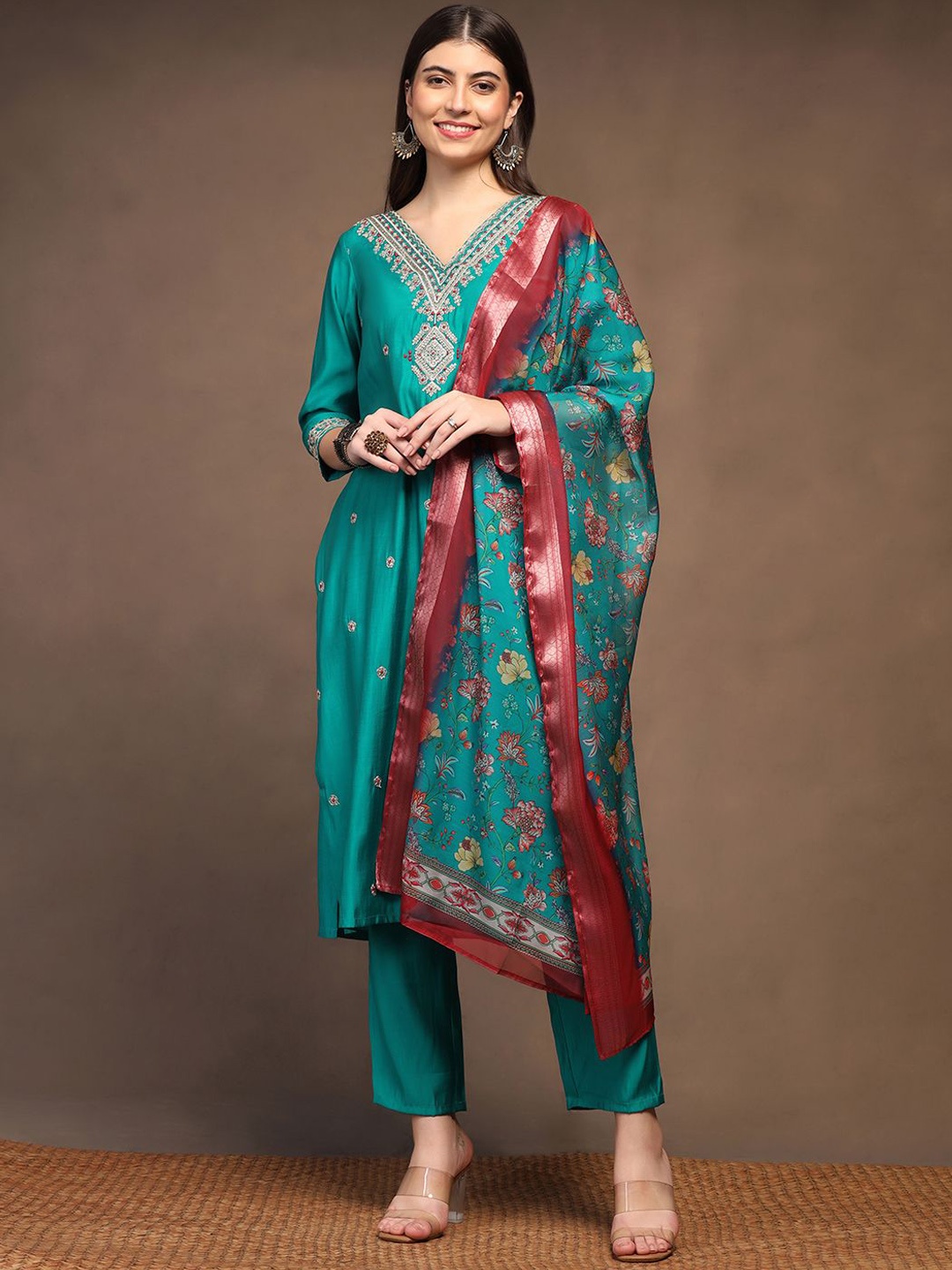 

BAESD Floral Embroidered Regular Straight Kurta with Salwar & Dupatta, Green