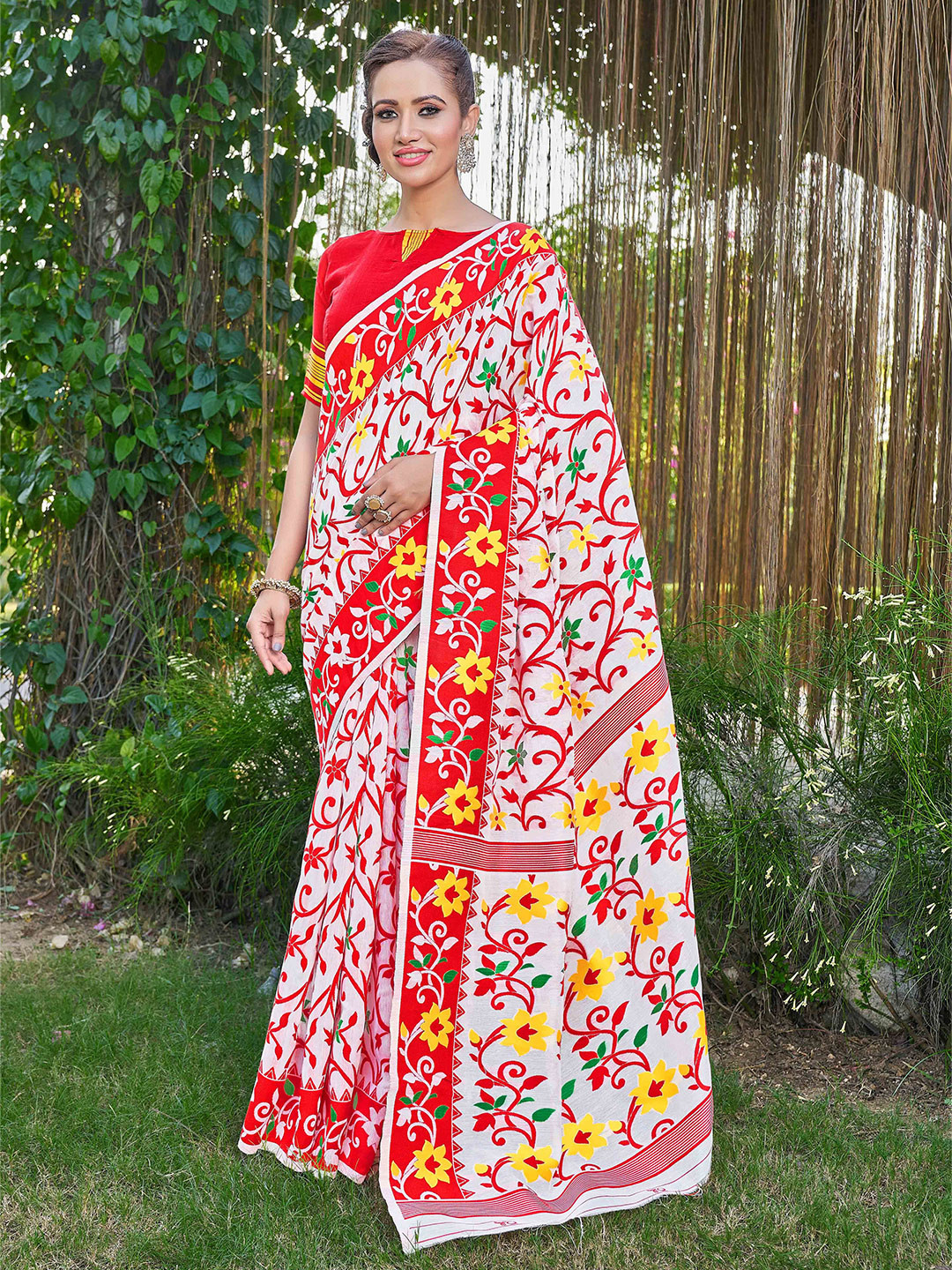 

Krimmple Floral Printed Jamdani Saree, White
