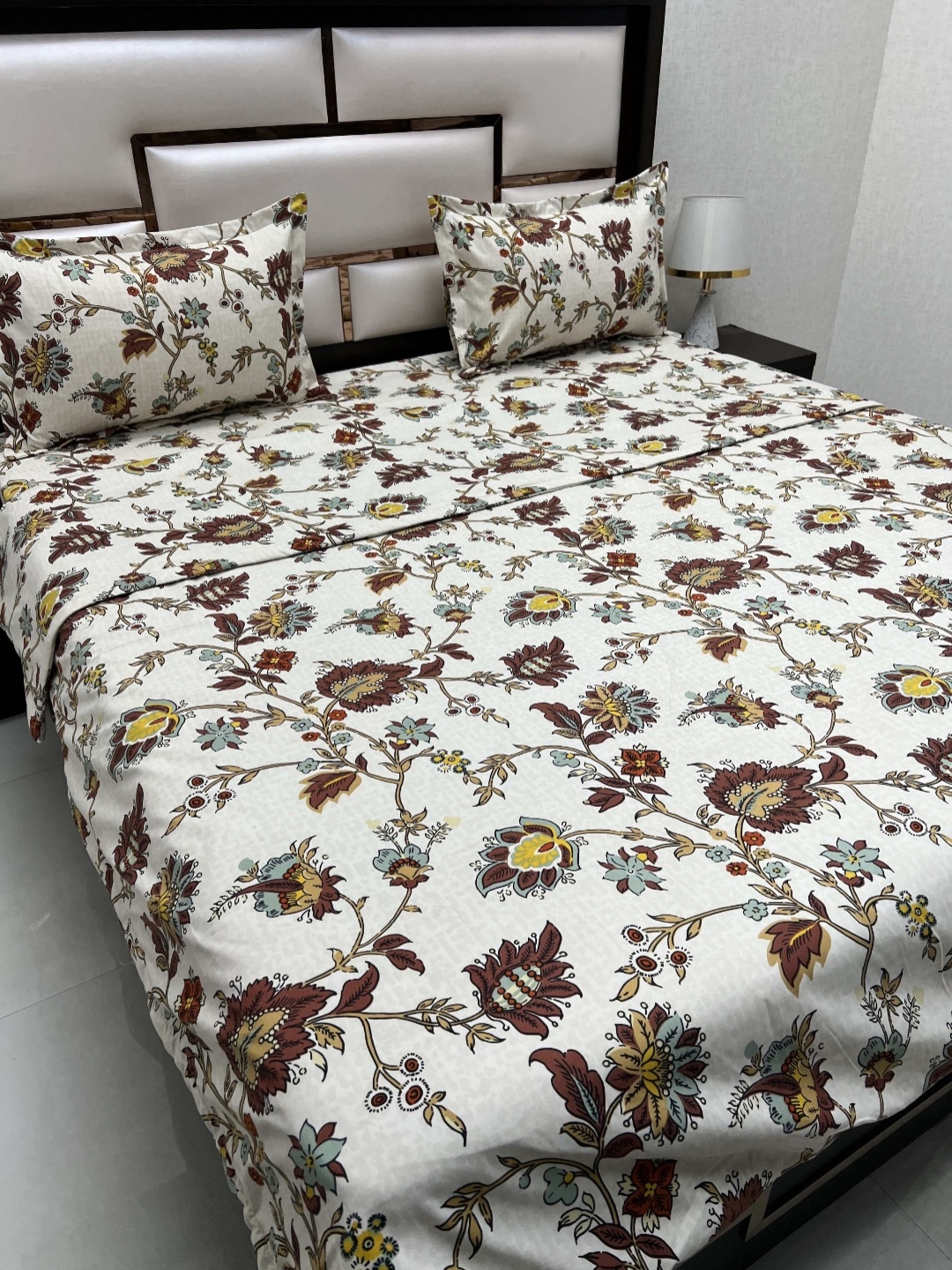 

Pure Decor White & Maroon 4 Pieces Floral Printed Double King Fine Bedding Set