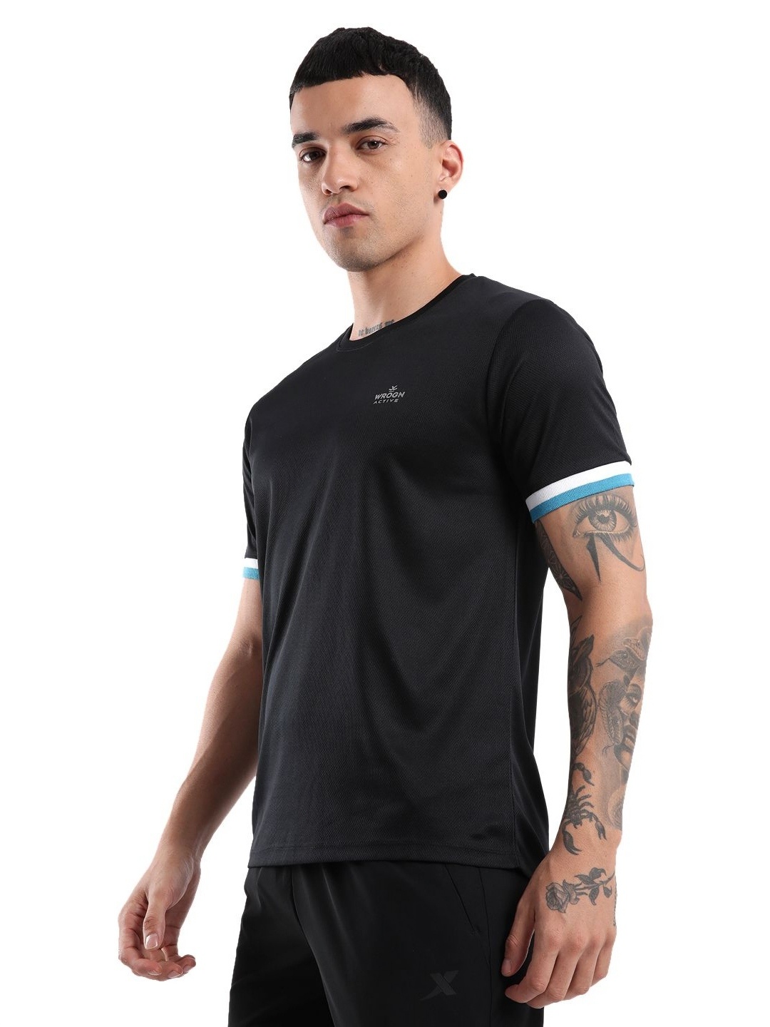 

WROGN Men Solid Round Neck Slim Fit T-shirt, Black