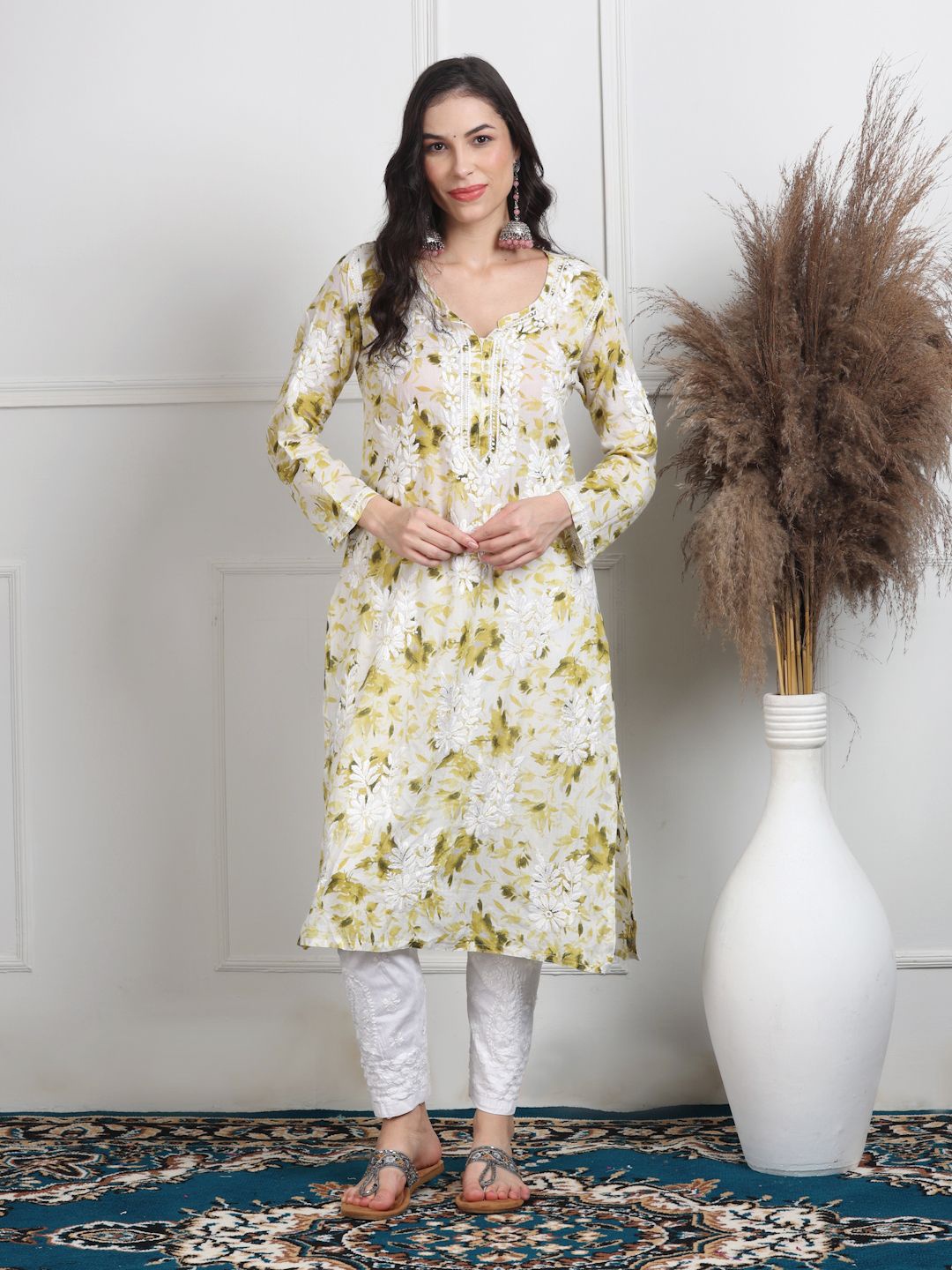 

KHAKA Embroidered Straight Kurta, Olive
