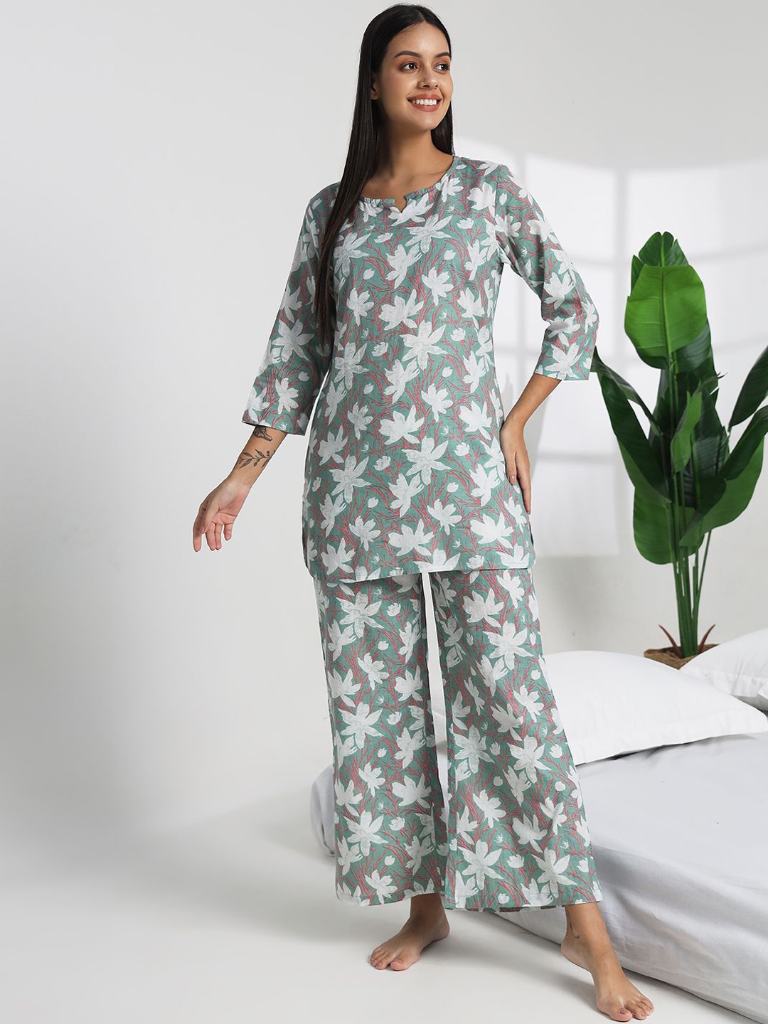 

Bannos Swagger Women Printed Night suit, Grey