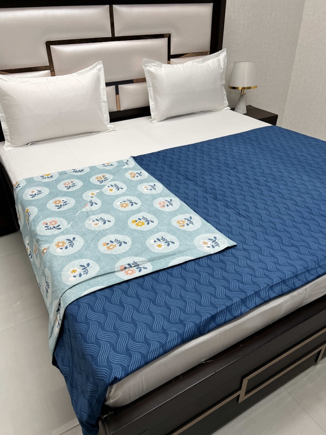

Pure Decor Blue Floral Printed AC Room 300 GSM Reversible Double King Size comforter
