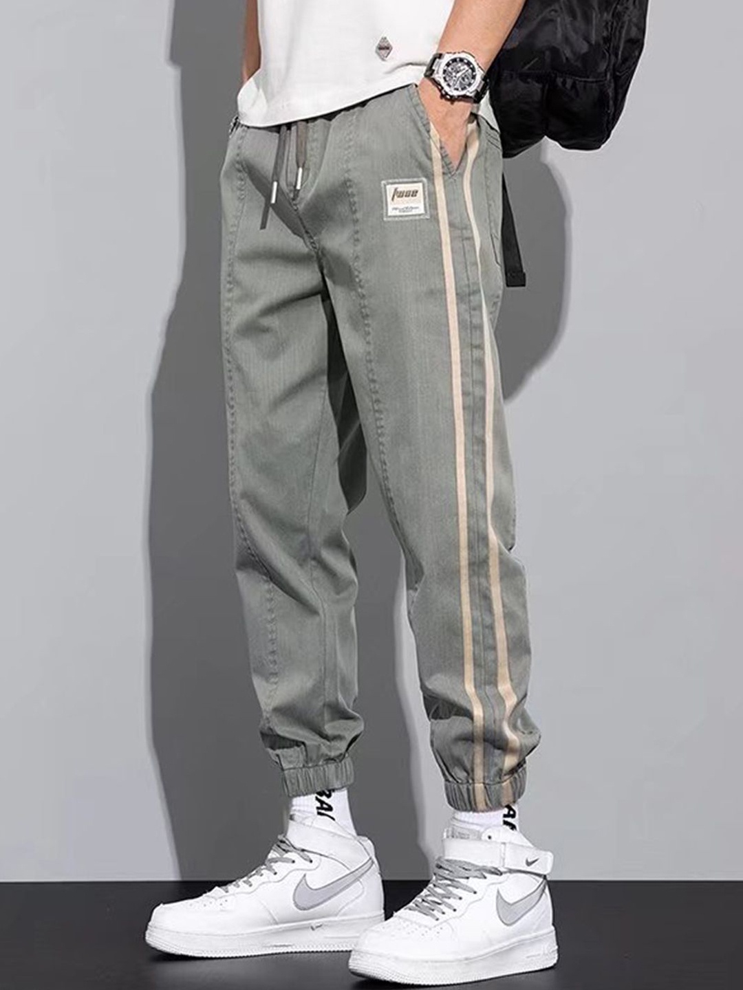 

HERE&NOW Men Mid-Rise Jogger Slash Knee Jeans, Grey
