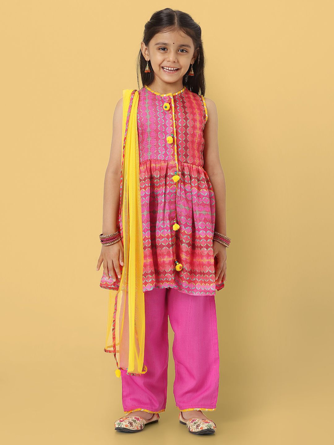 

Nauti Nati Girls Printed Sleeveless Kurta Set with Dupatta, Pink