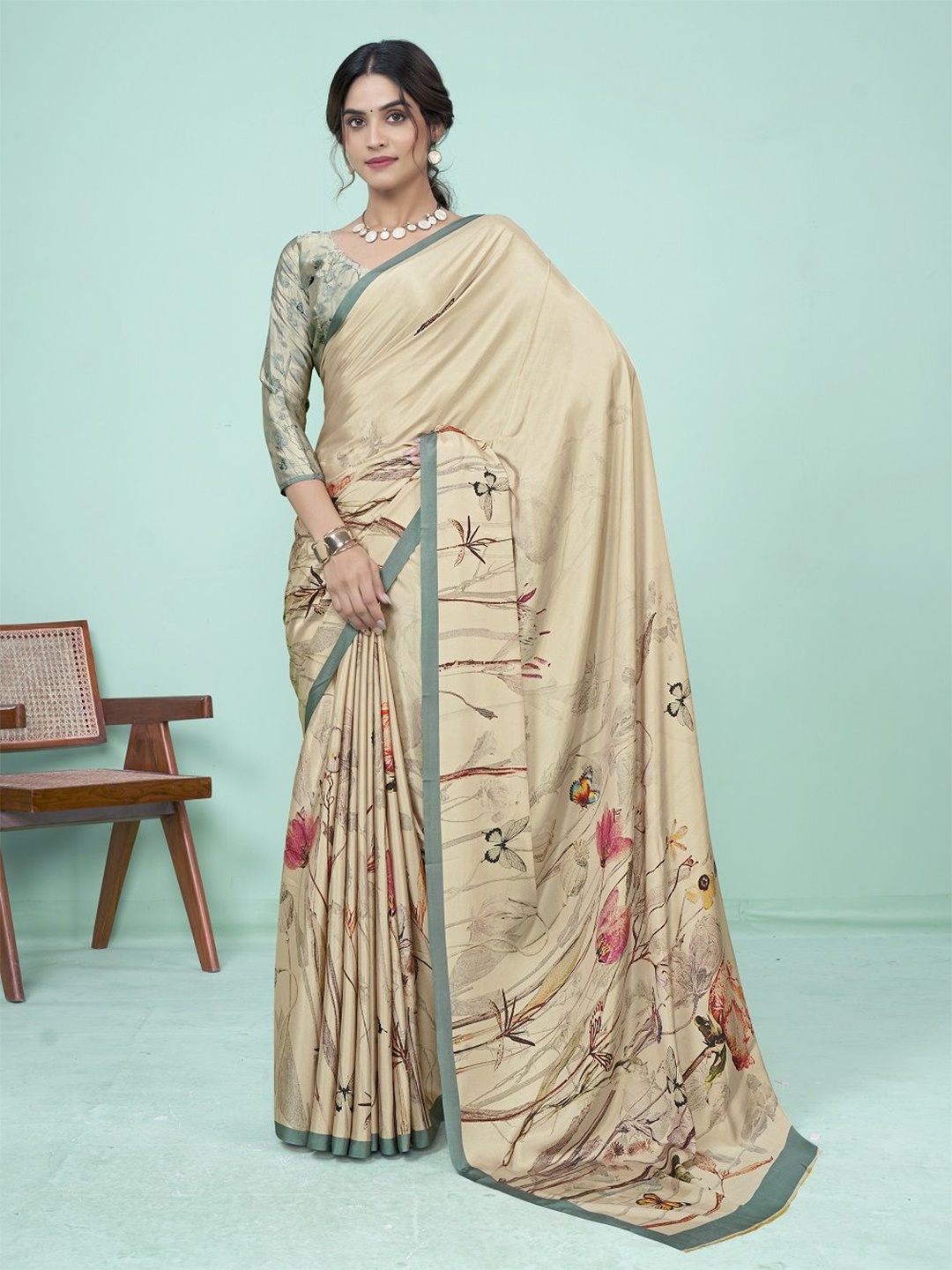 

JIVORA Floral Printed Saree With Solid Border, Cream