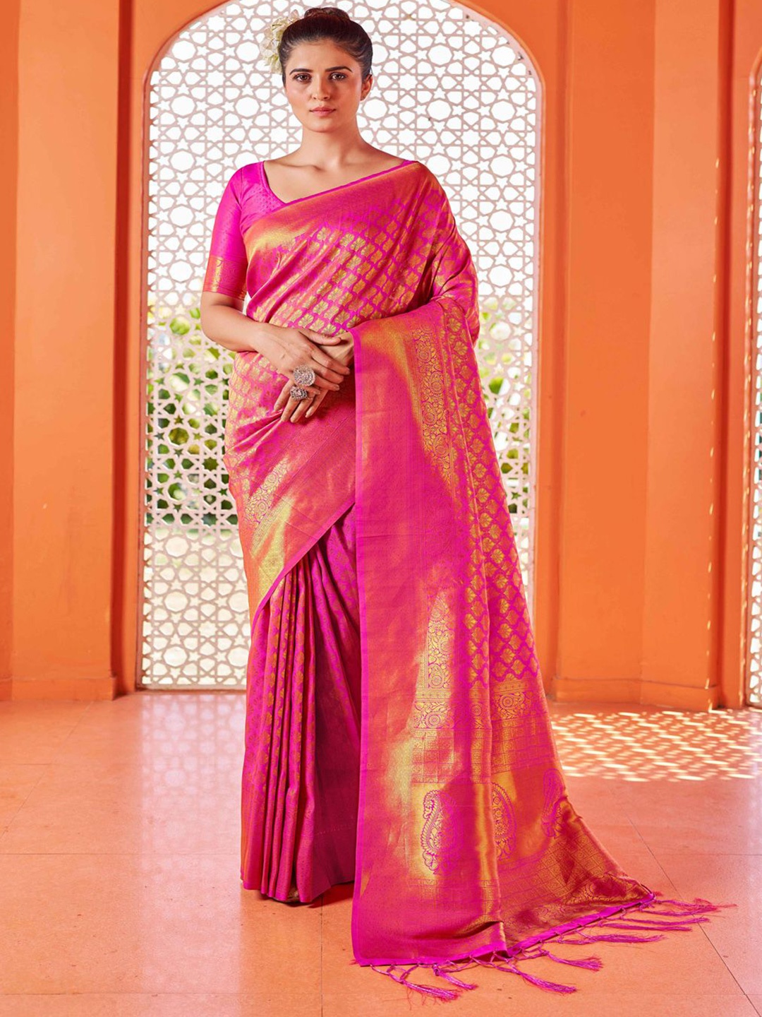 

Krimmple Woven Design Zari Saree, Pink