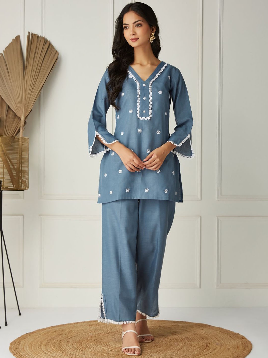 

J Turritopsis Floral Embroidered V-Neck Tunic With Trousers, Grey