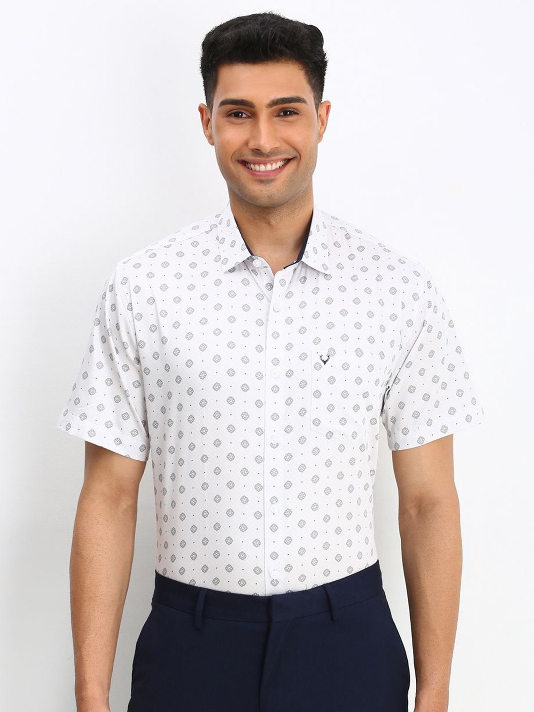 

Allen Solly Men Spread Collar Floral Printed Cotton Slim Fit Formal Shirt, White