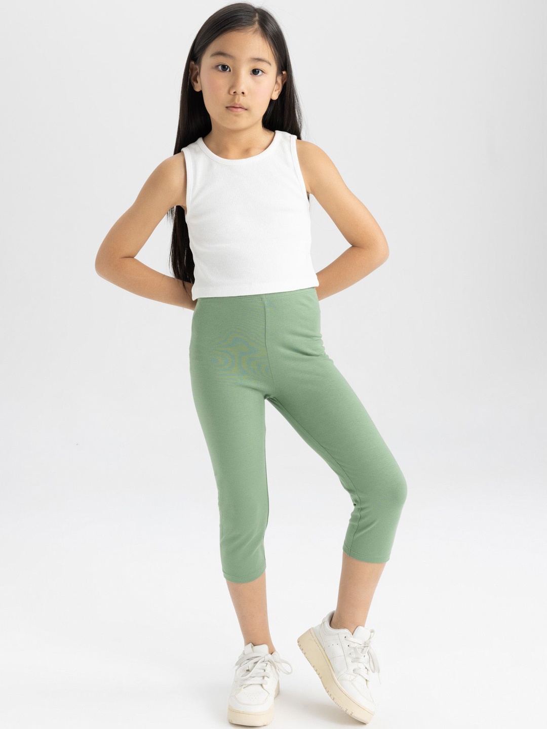

DeFacto Girls Solid Three-Fourth Length Leggings, Green